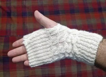 ساق دست انگشتی زنانه از پشم طبیعی گوسفند (گرم، لطیف، زیبا)