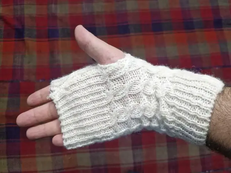 ساق دست انگشتی زنانه از پشم طبیعی گوسفند (گرم، لطیف، زیبا)